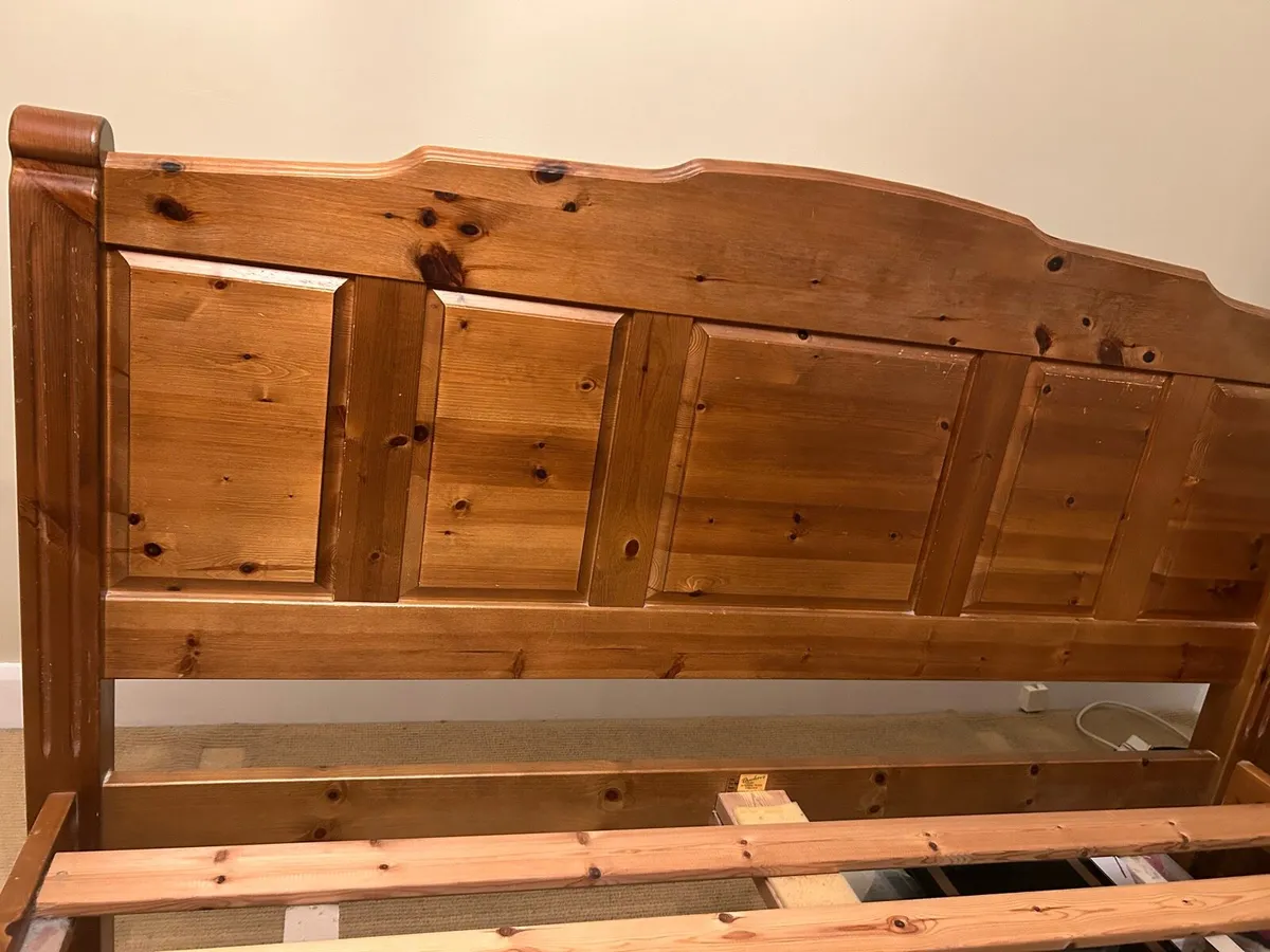 King size bed, lockers and blanket box - Image 3