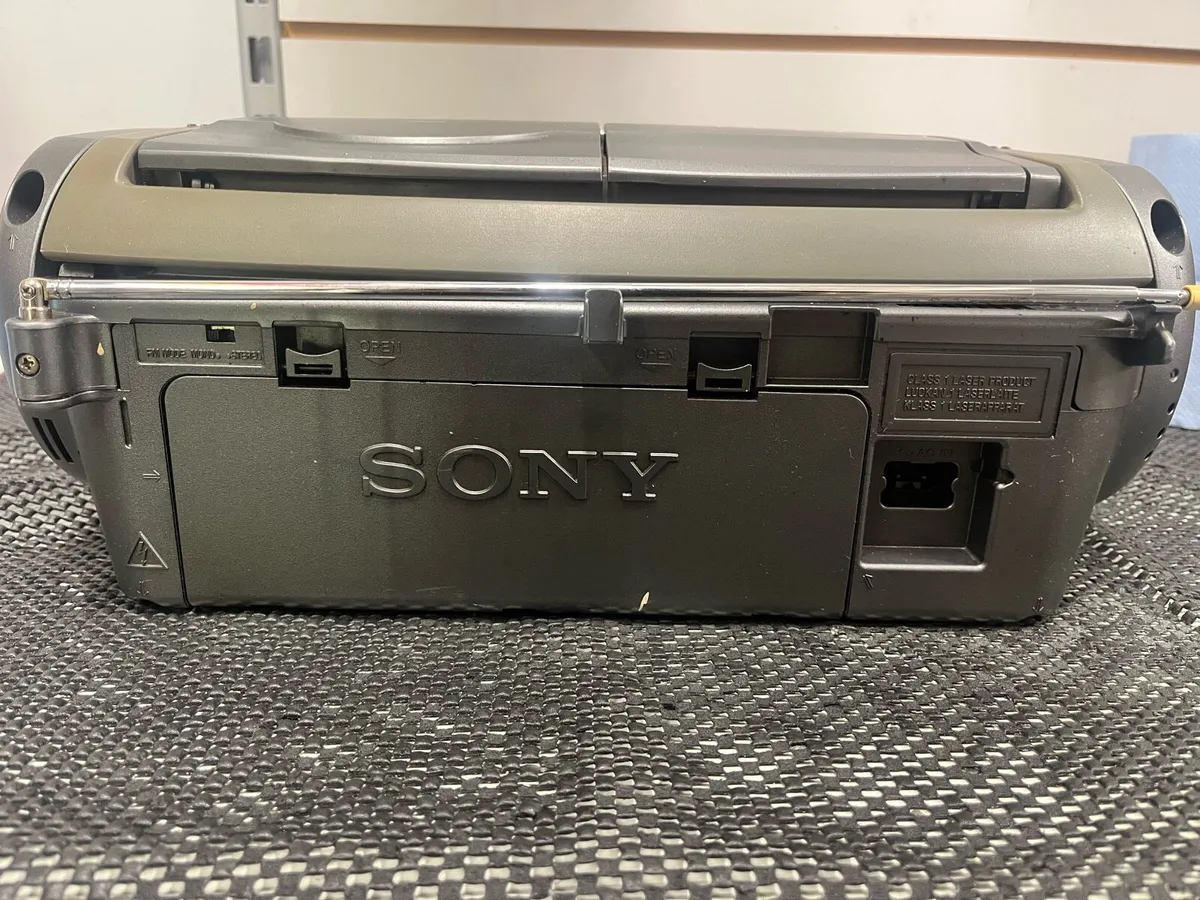 Sony Radio/CD/Cassette Player - Image 4