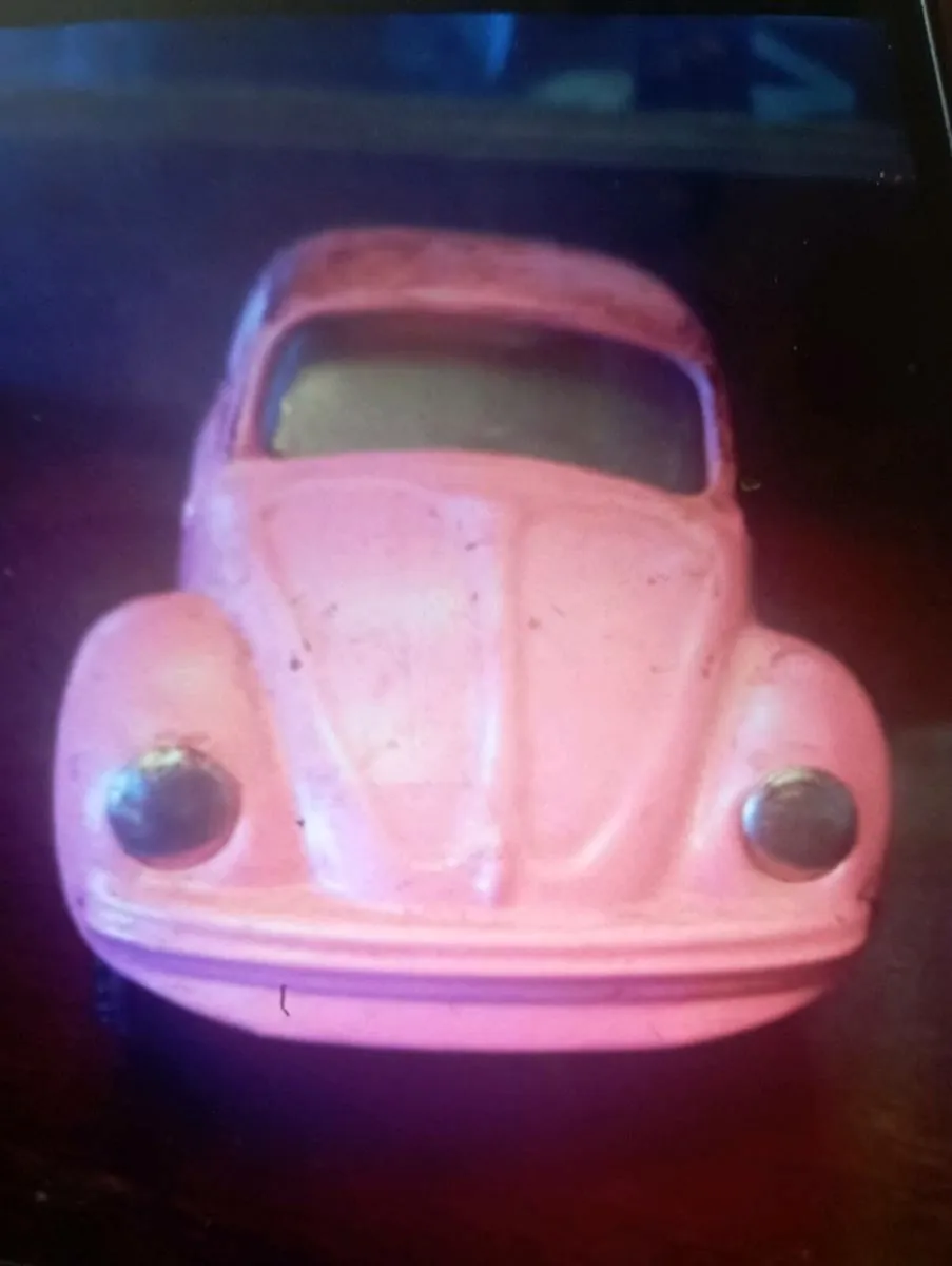 VINTAGE 1-32 SCALE VW BEETLE DIE-CAST MODEL CAR - Image 3