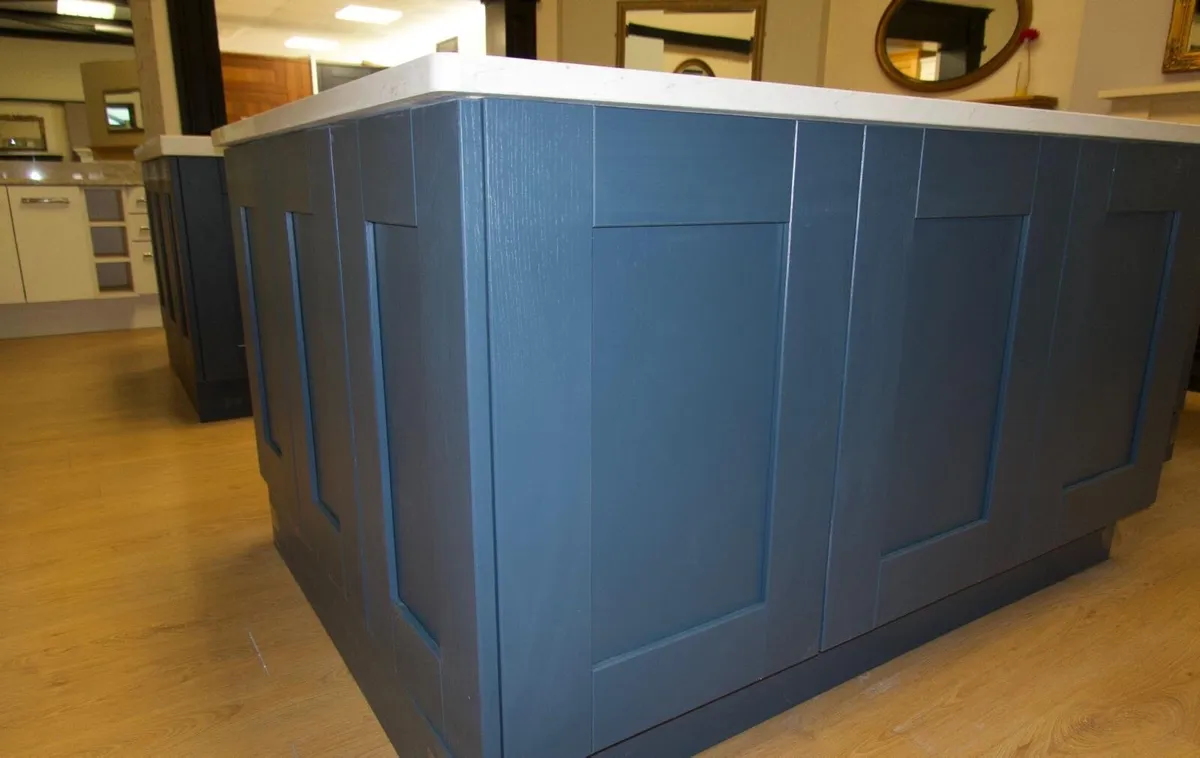 Kitchen Island - Image 2