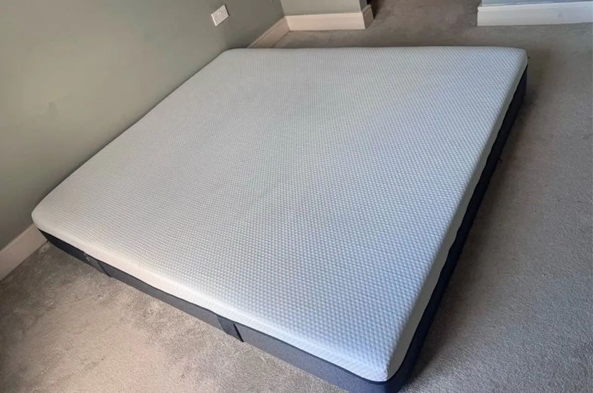 Emma Mattress Superking-Like New - Image 2