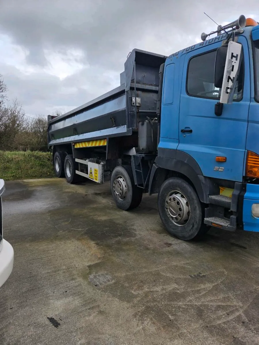 Hino 700 tipper - Image 1