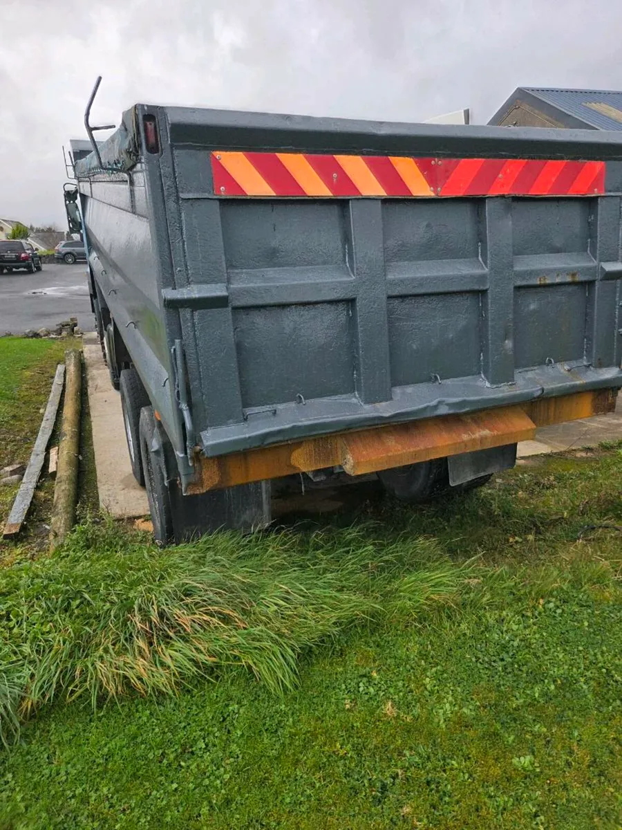 Hino 700 tipper - Image 3