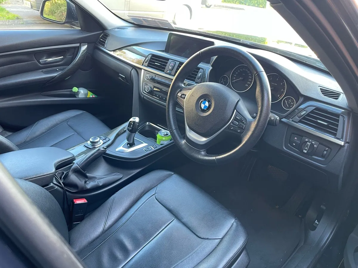 BMW 320D Automatic Luxury trim - Image 3