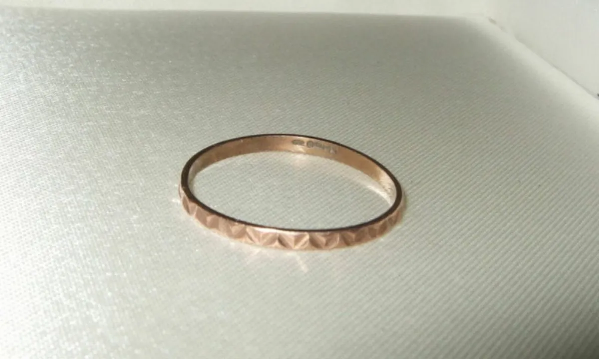 Vintage 9ct Rose Gold Hallmarked Unisex Band - Image 1