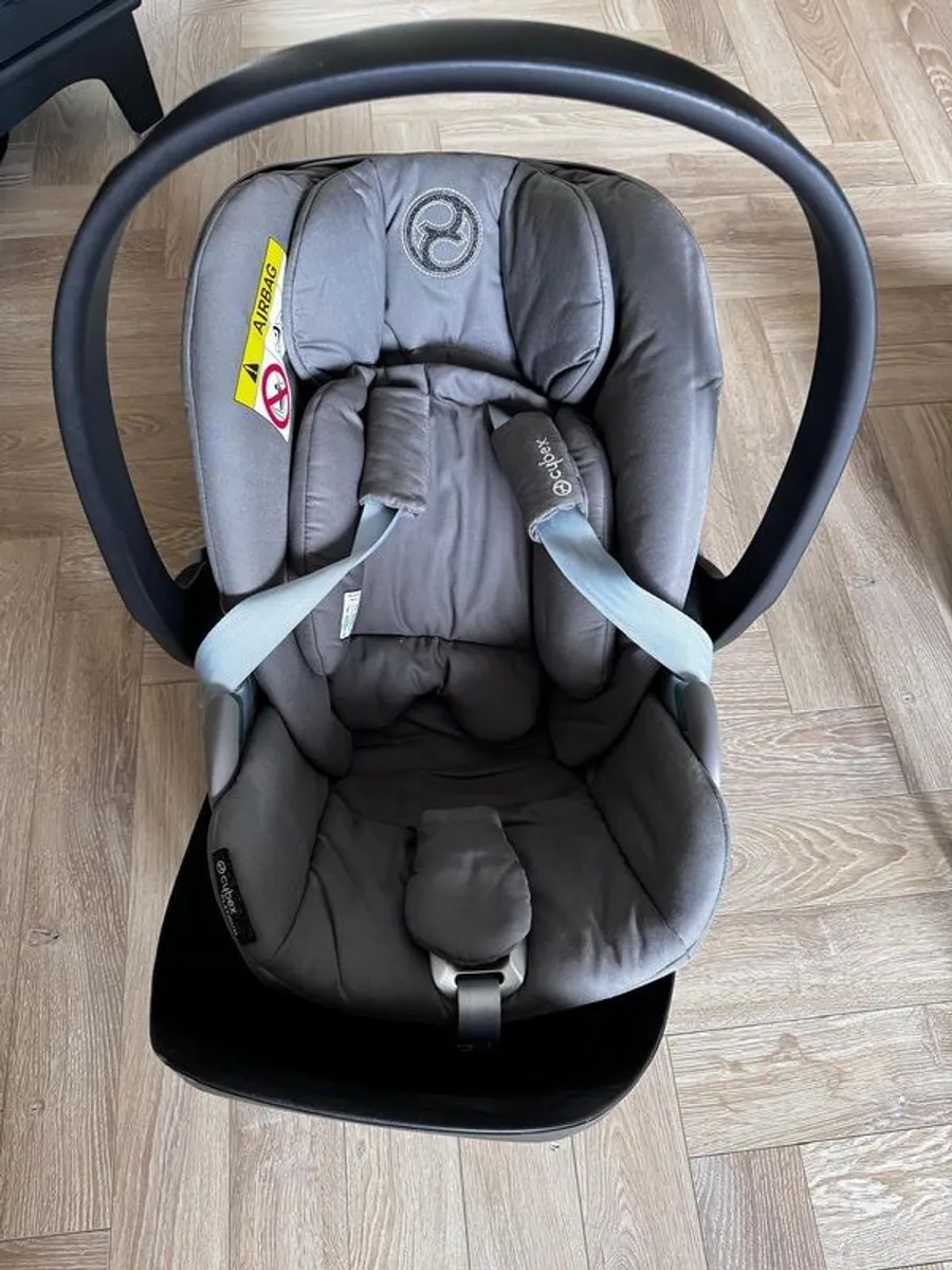 Cybex baby car seat - Image 1