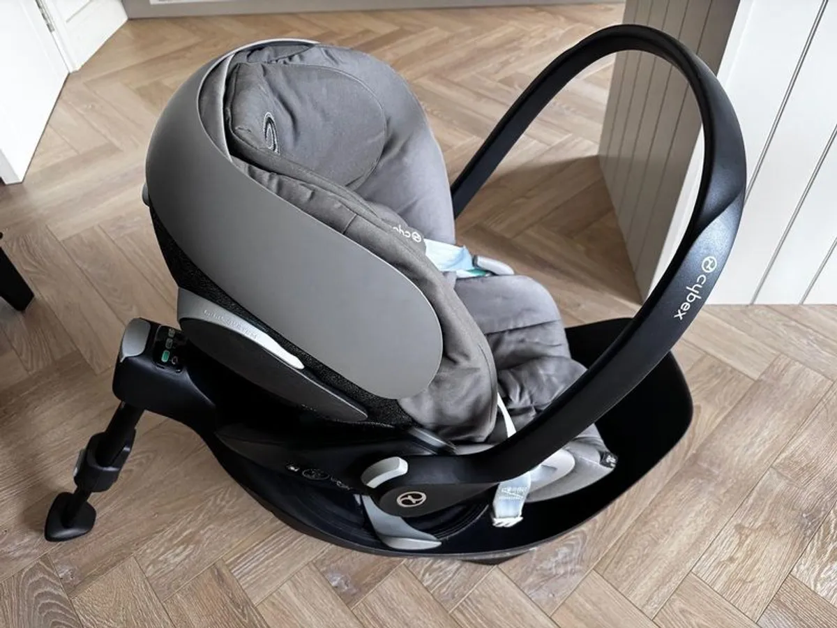 Cybex baby car seat - Image 2