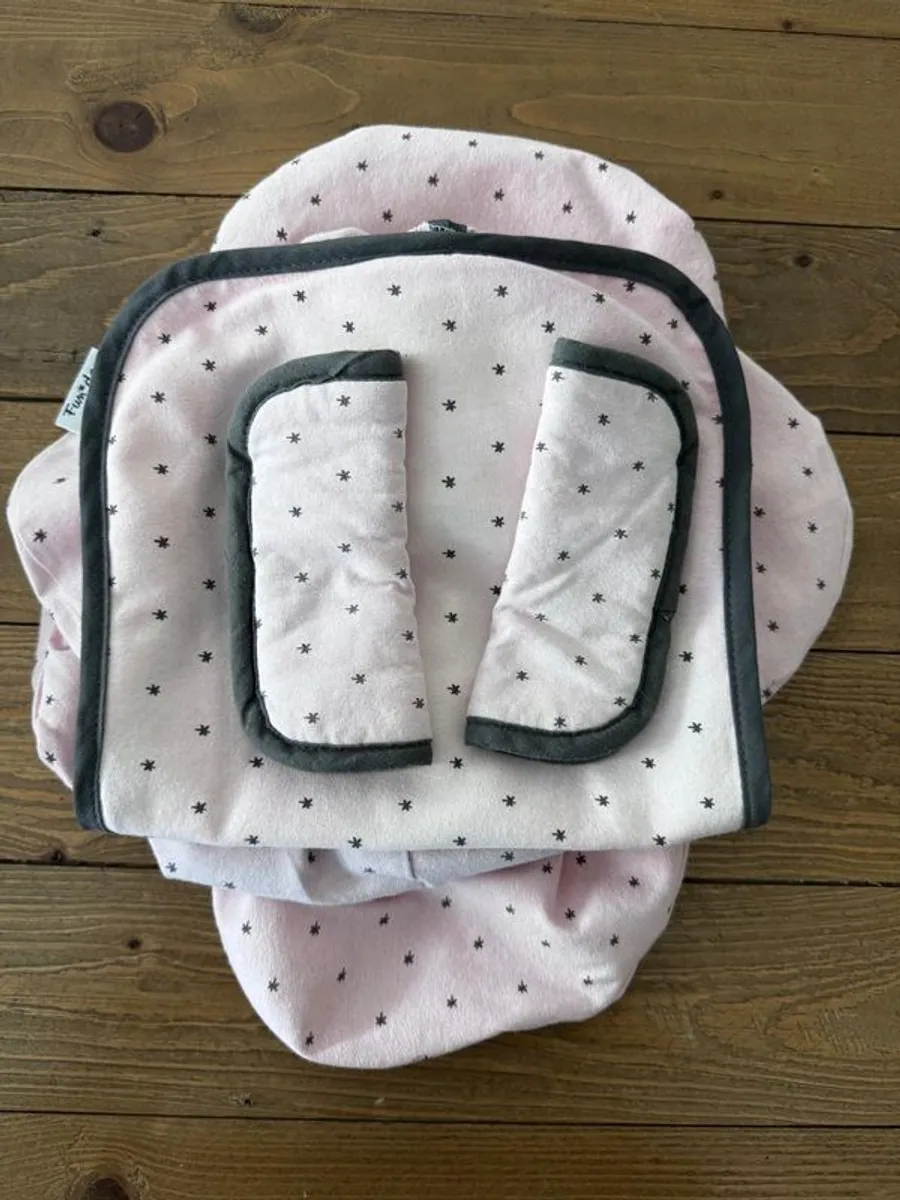 Cybex baby car seat - Image 3