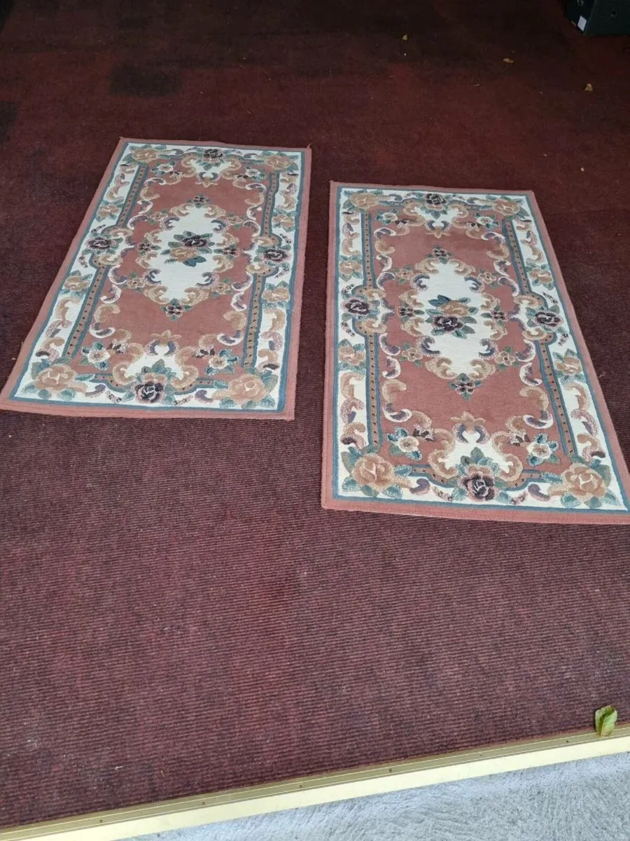 2 Oriental Carpet Rugs 5' x 32" - Image 2