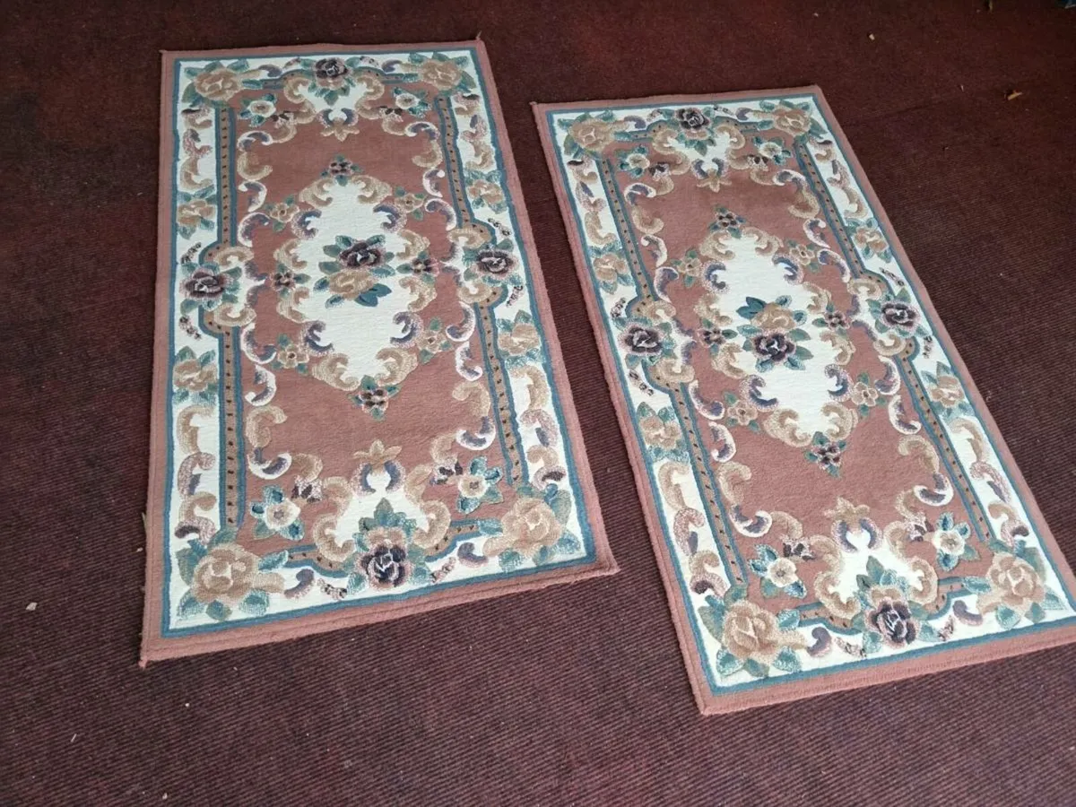 2 Oriental Carpet Rugs 5' x 32" - Image 1