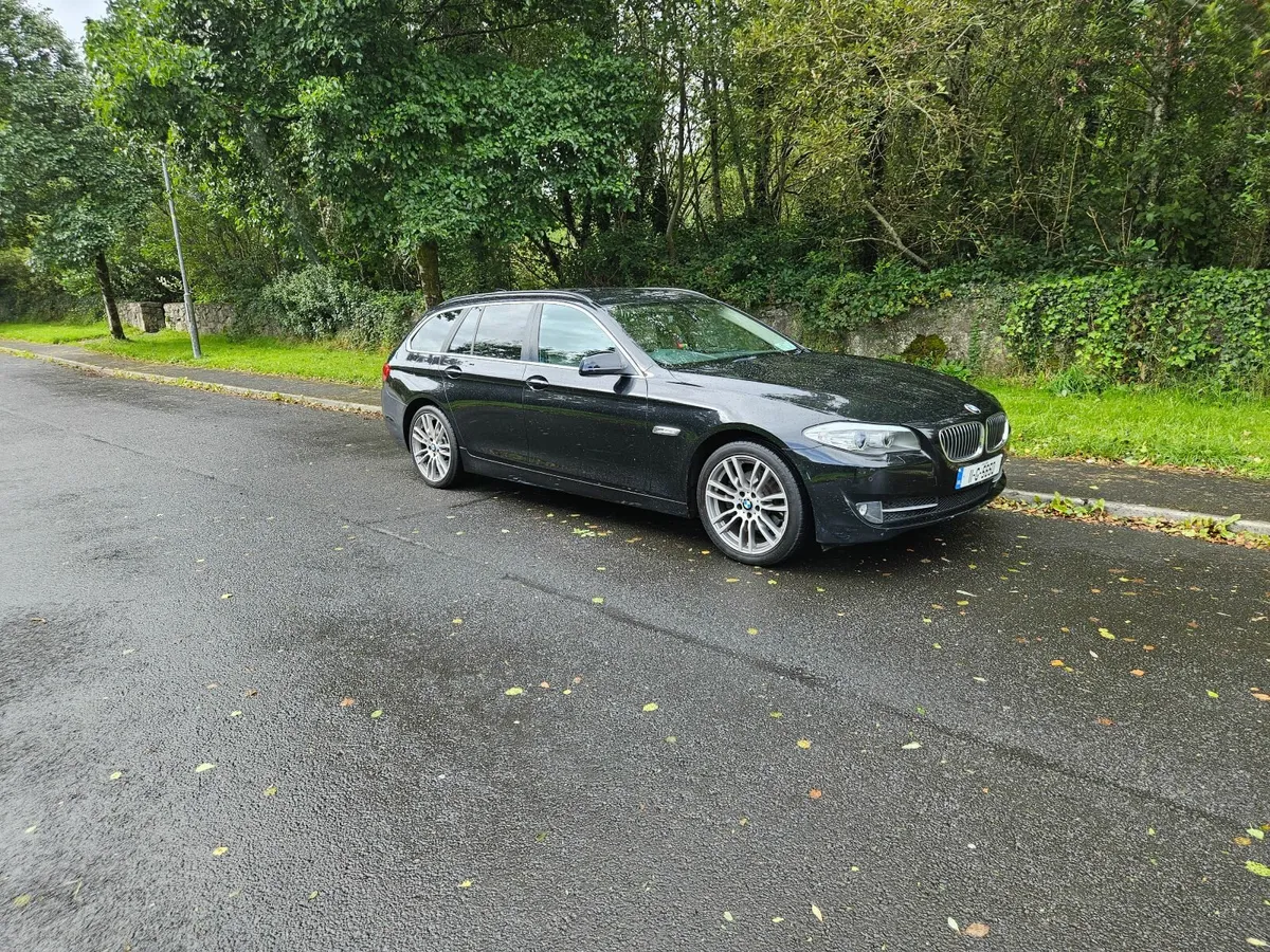 BMW 5-Series 2011 - Image 1