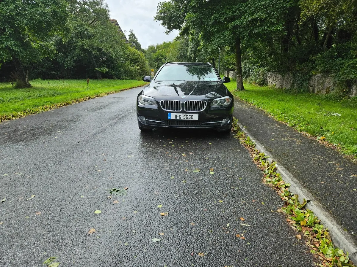 BMW 5-Series 2011 - Image 2