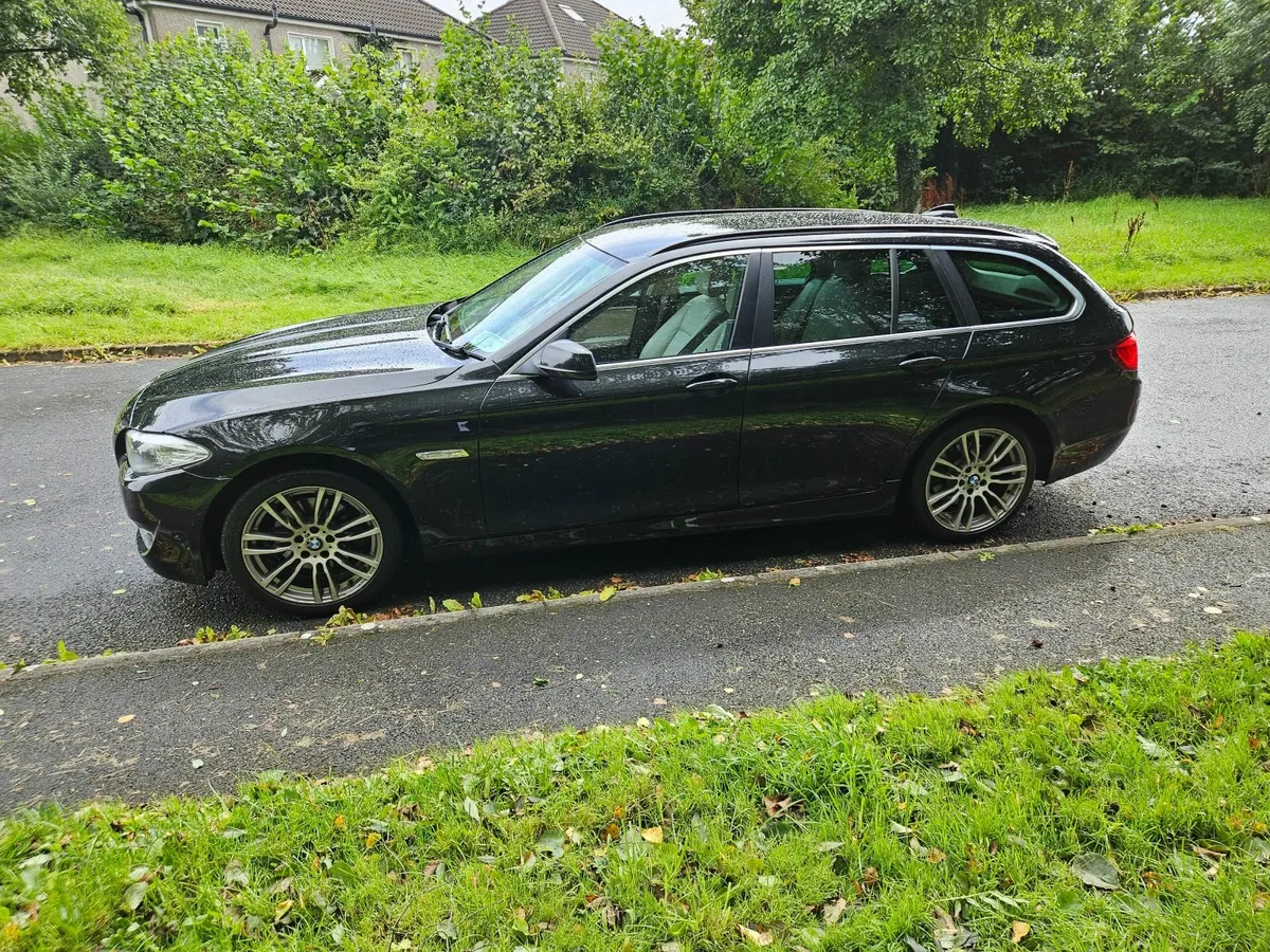BMW 5-Series 2011 - Image 4