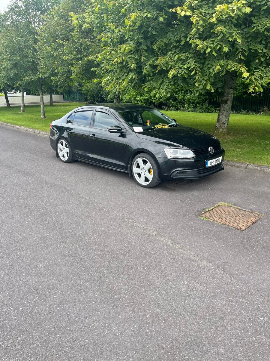 2011 Volkswagen Jetta - Image 2