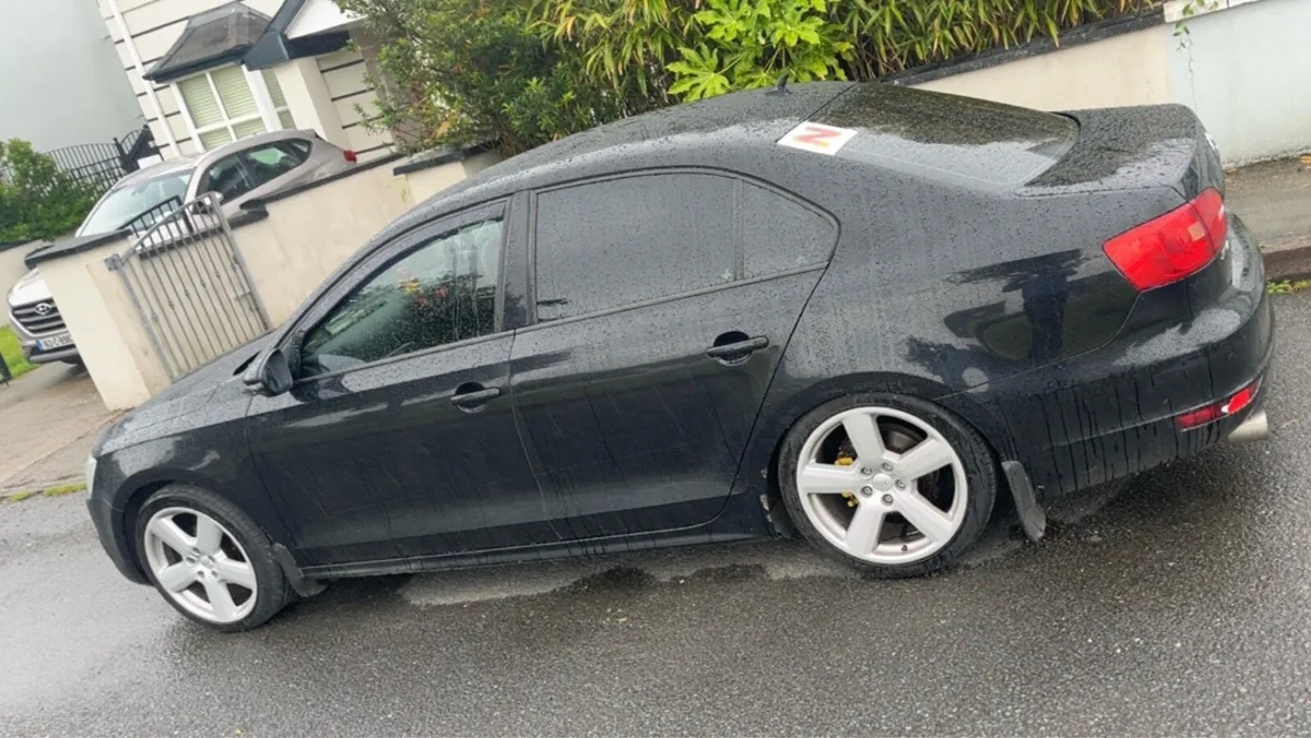 2011 Volkswagen Jetta - Image 3