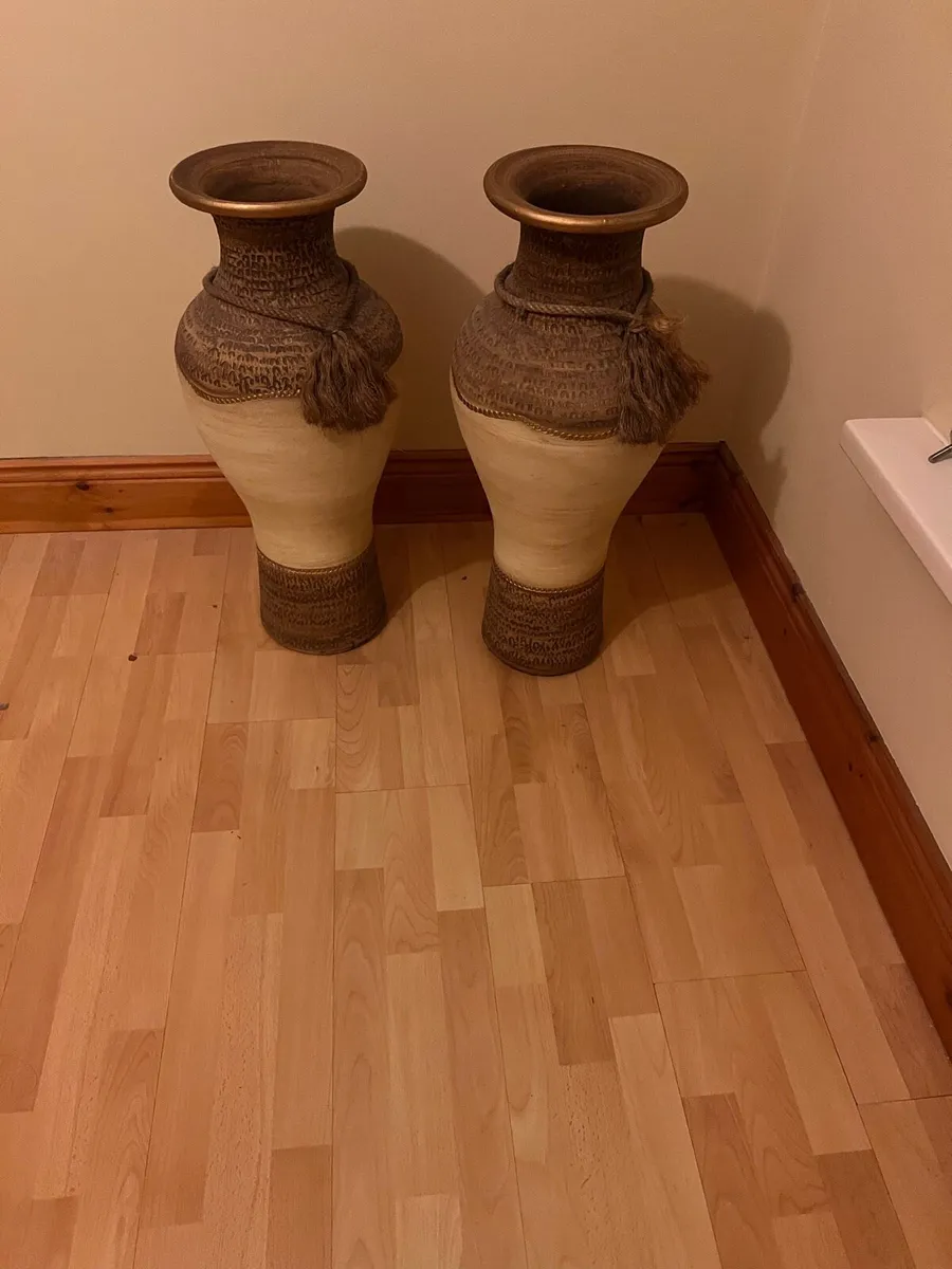 2 Urns - Image 2