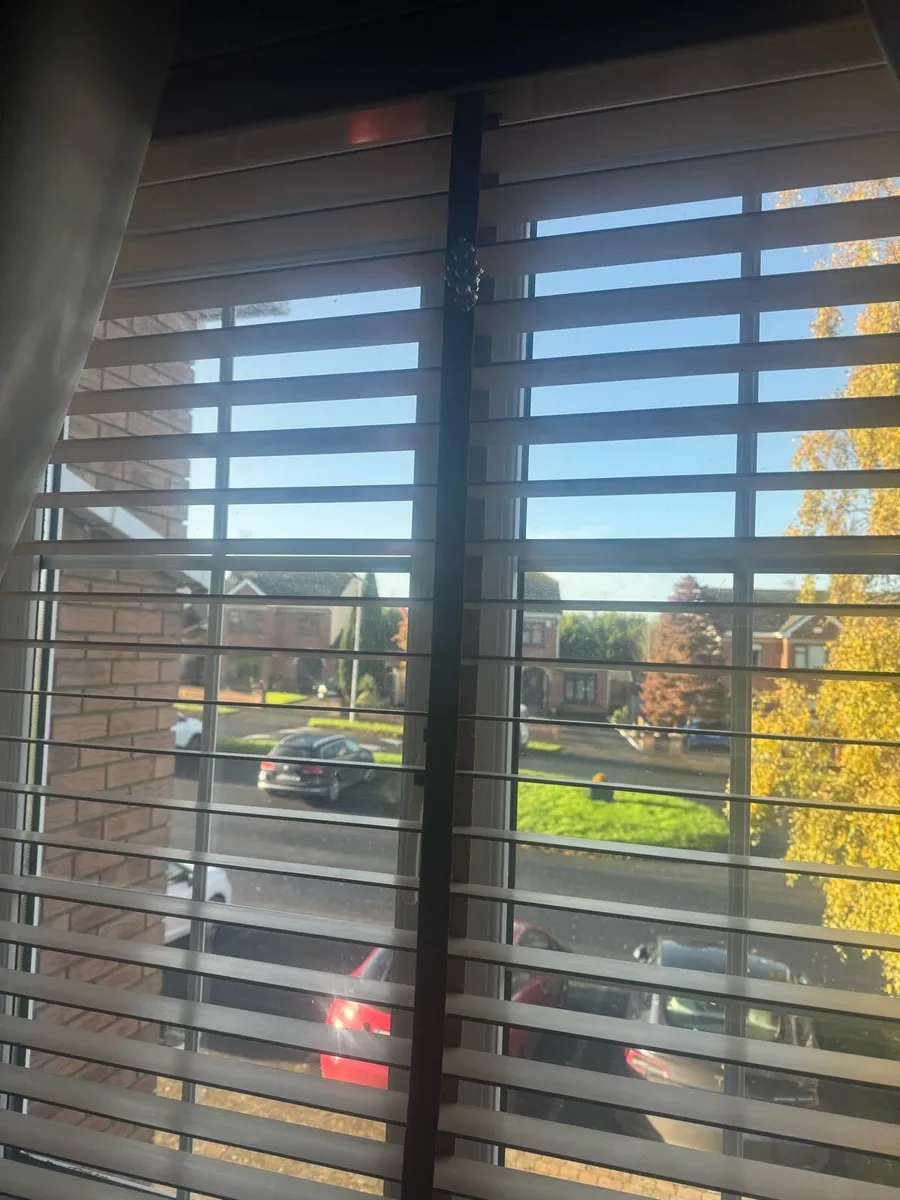 Venetian Blind - wood slates - Image 1