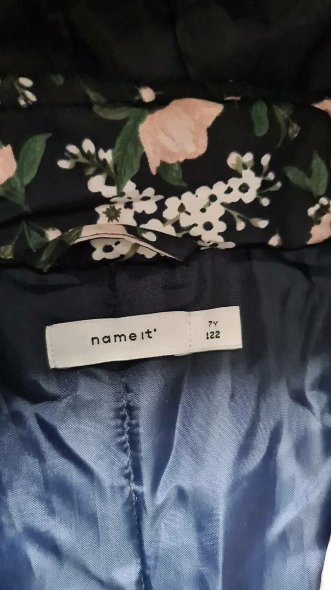 Girls jacket like new age 7 years - Image 2