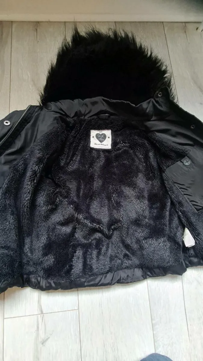 Girls fur lined jacket age 7-8 - Image 3