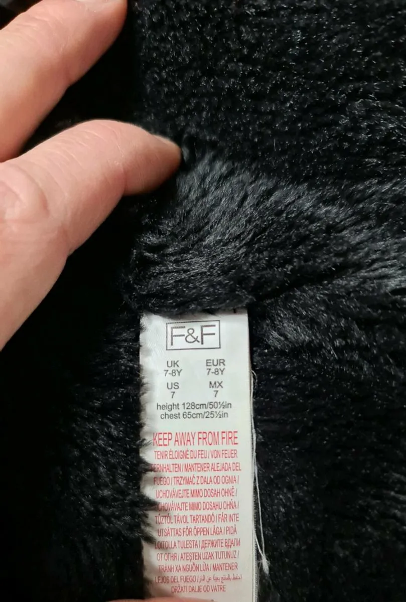 Girls fur lined jacket age 7-8 - Image 4