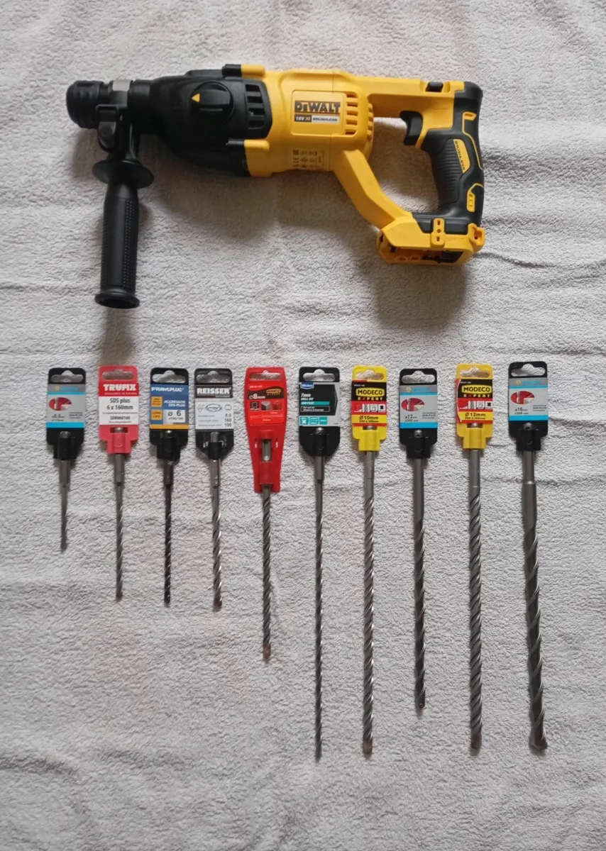 DeWalt dch033 SDS Drill and SDS Masonry Bits - Image 1
