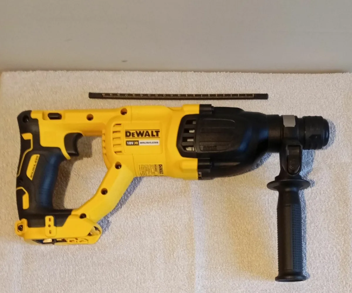 DeWalt dch033 SDS Drill and SDS Masonry Bits - Image 3