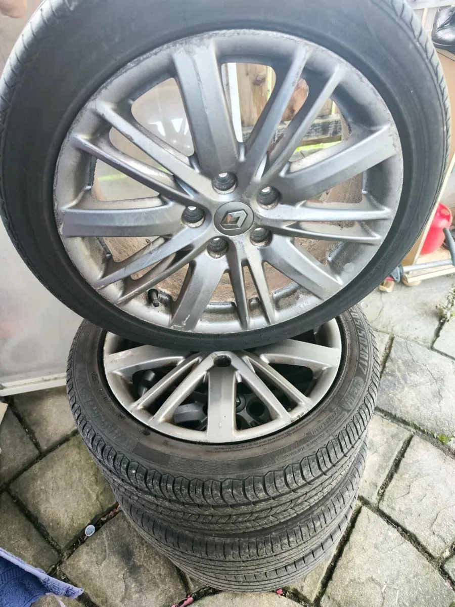 Renault GT Wheels with tyres - Image 3