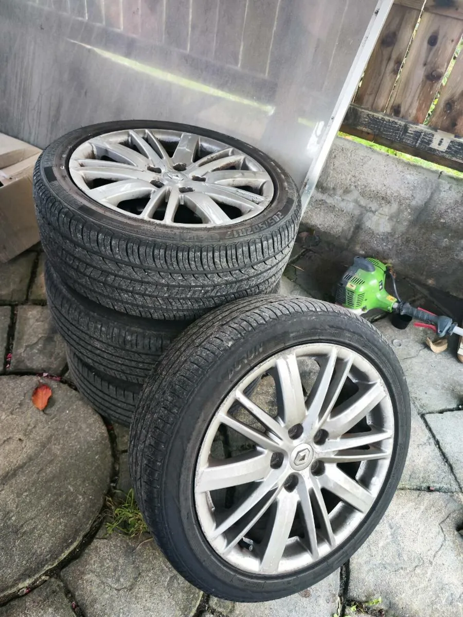 Renault GT Wheels with tyres - Image 4