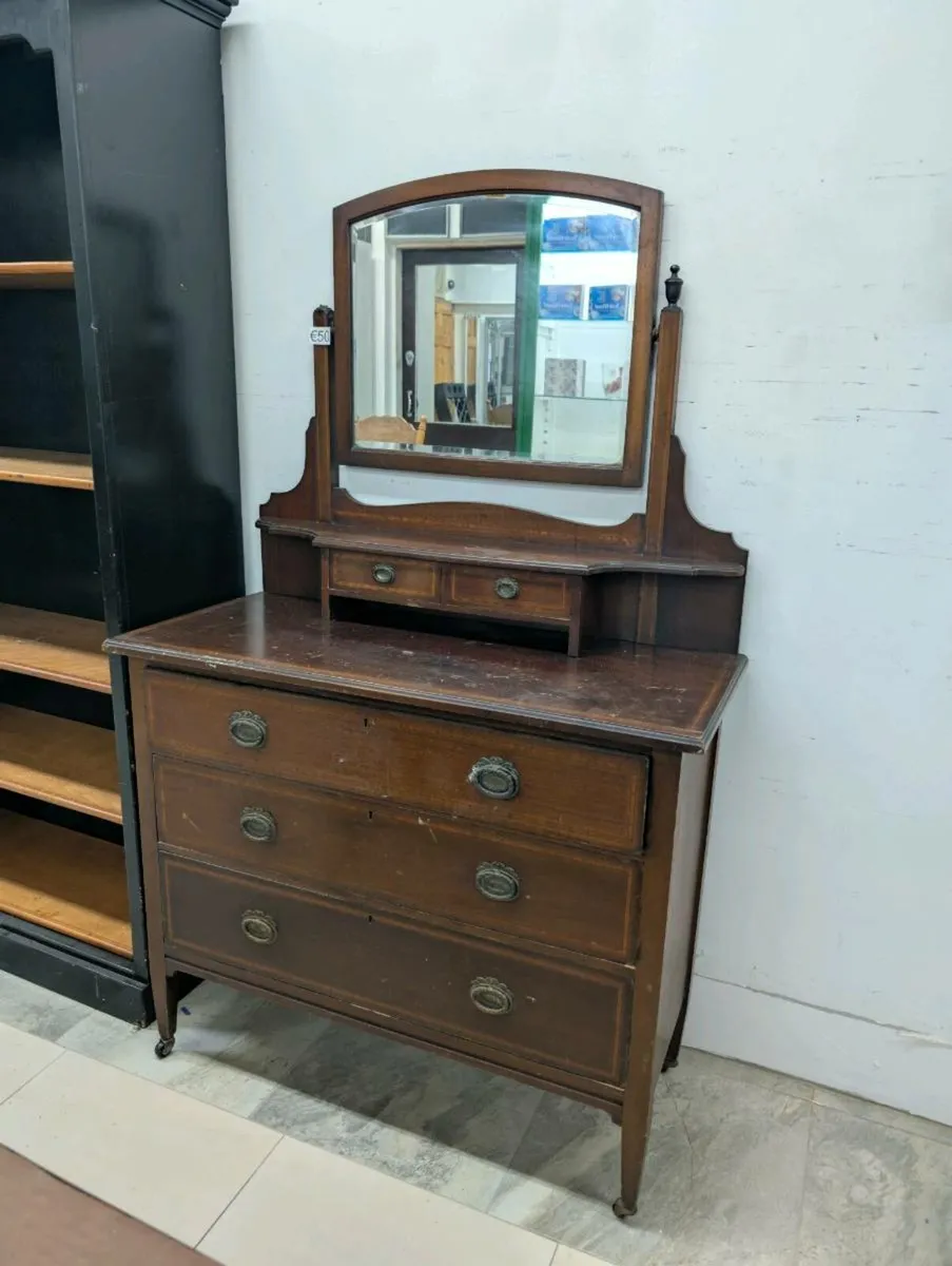 Chest of drawers with mirror