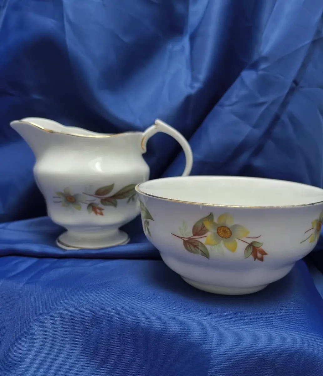 Arklow sugar bowl and jug - Image 1