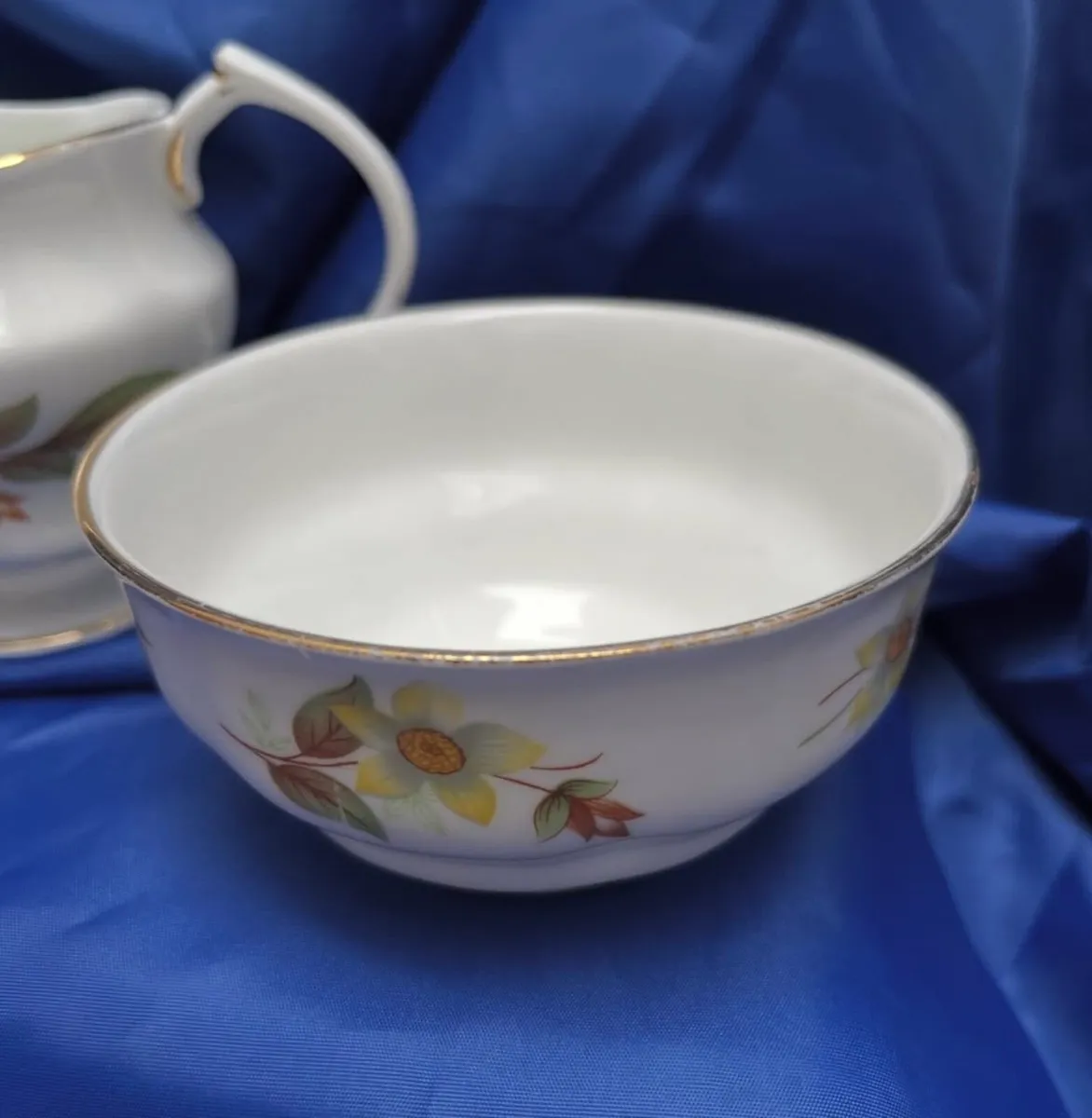 Arklow sugar bowl and jug - Image 2