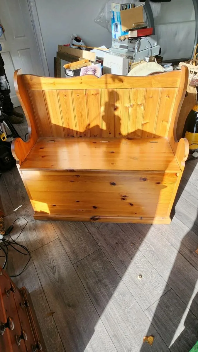 Wooden seat/bench - Image 1