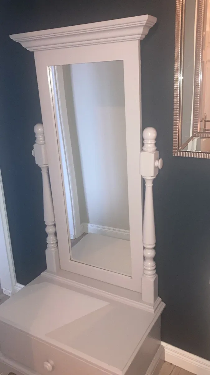 Bedroom mirror - Image 1