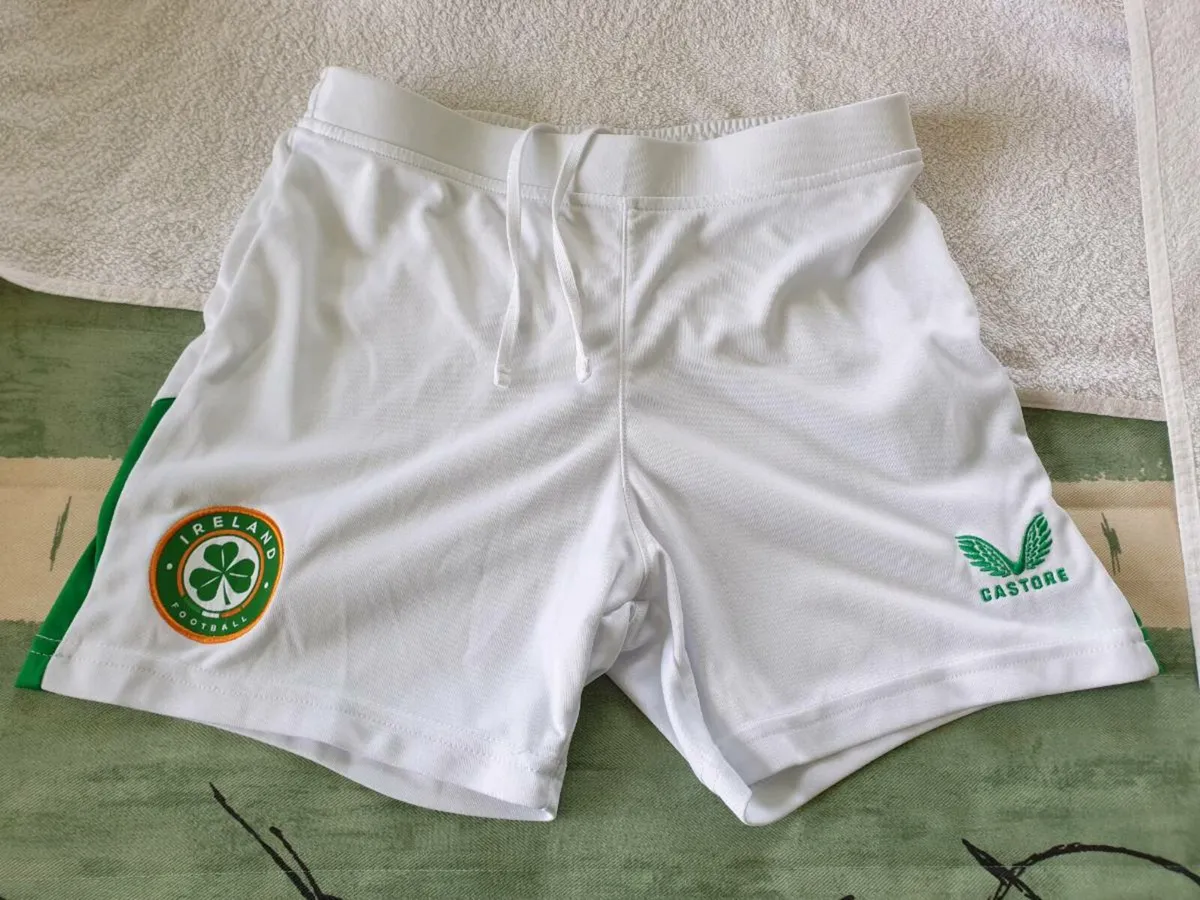 Ireland Football Away Shorts 2024 Childrens Small - Image 1