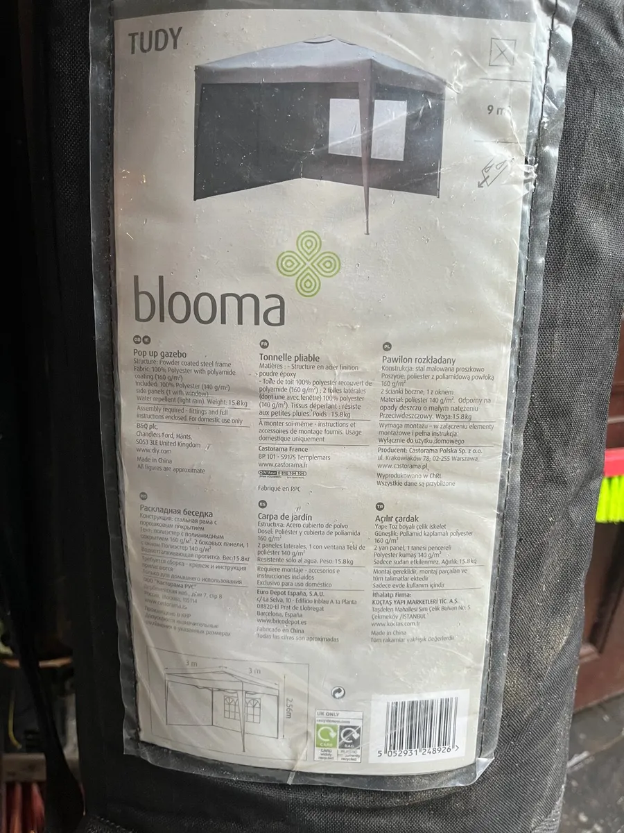 Blooma gazebo and weights - Image 2
