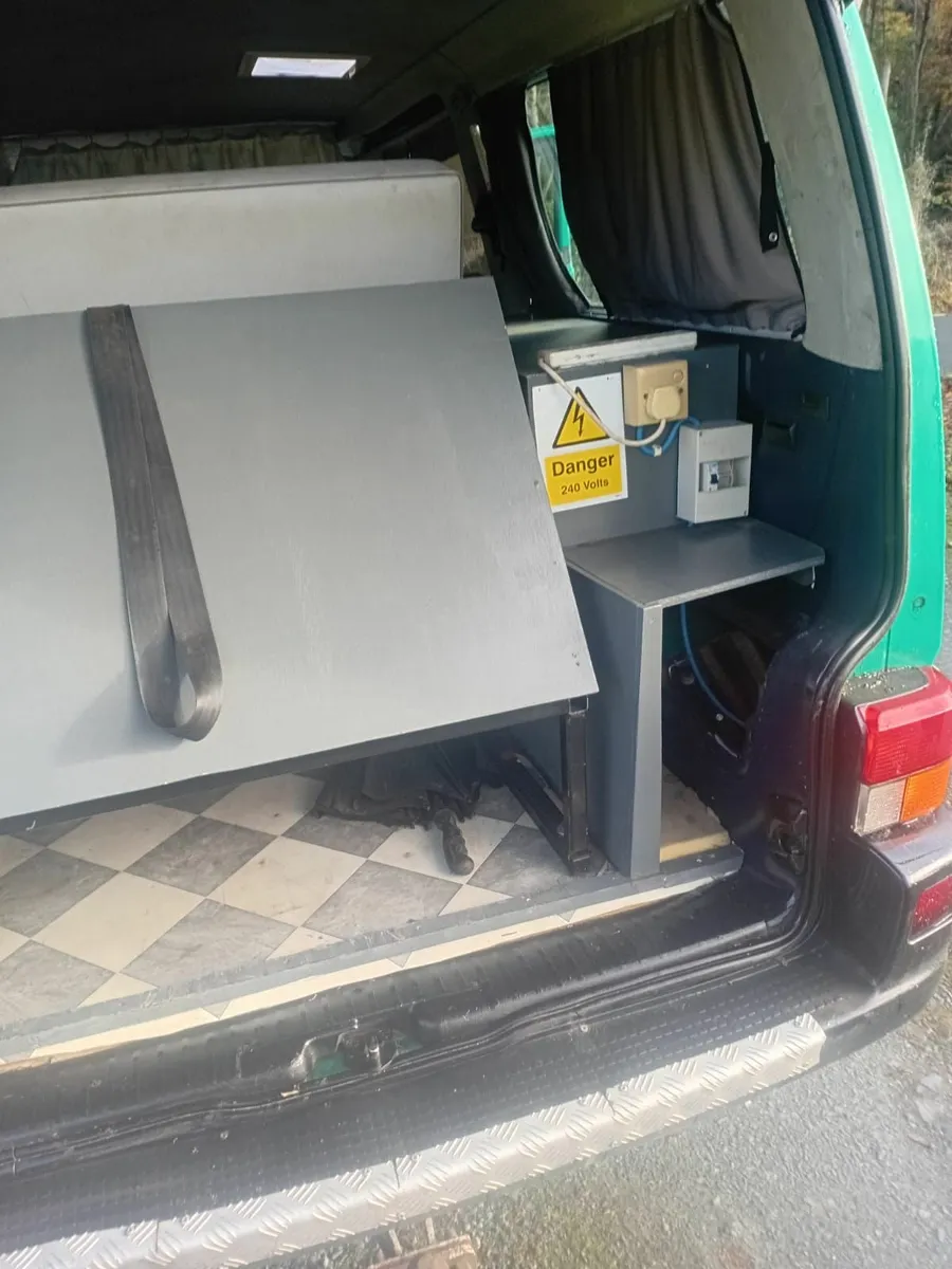 Camper van - Image 2