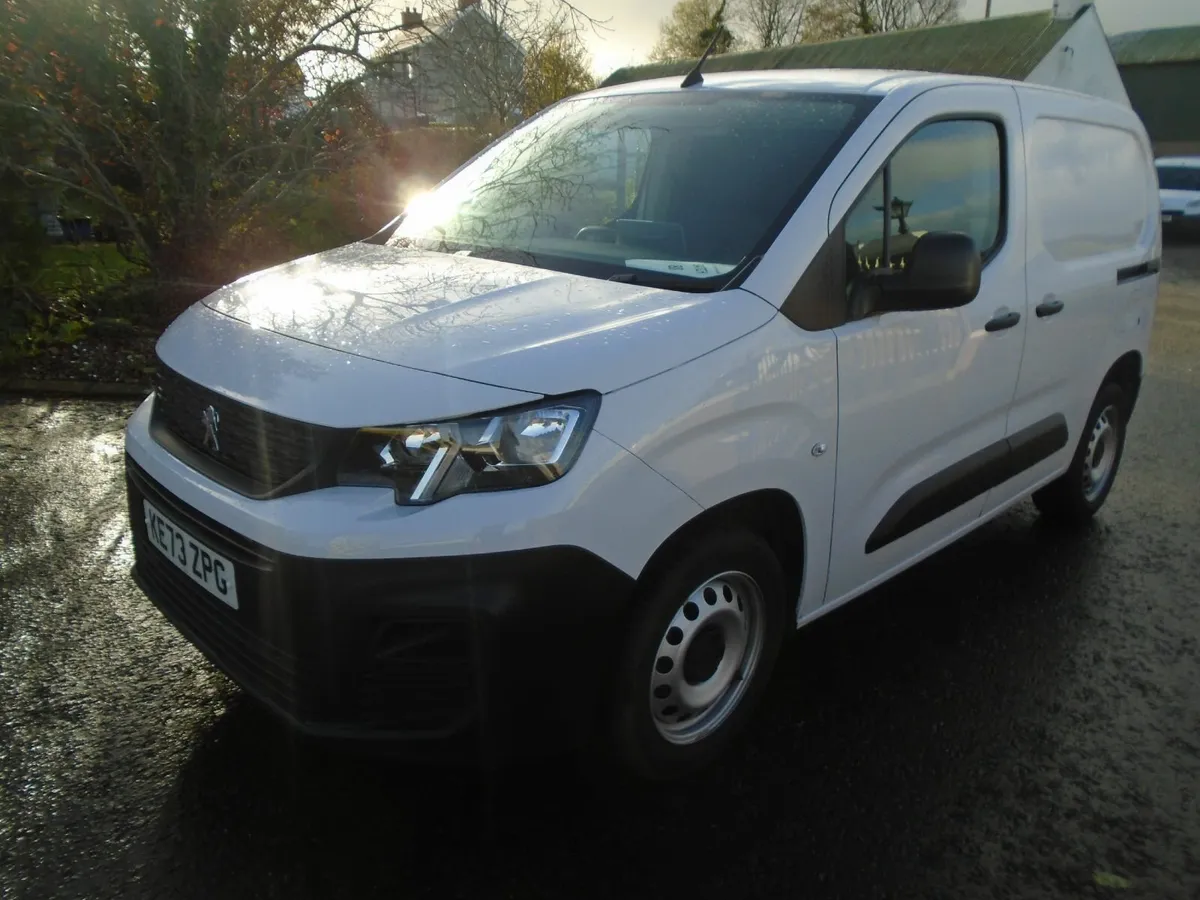 2024 Peugeot Partner PROFESSIONAL 100HP - Image 3