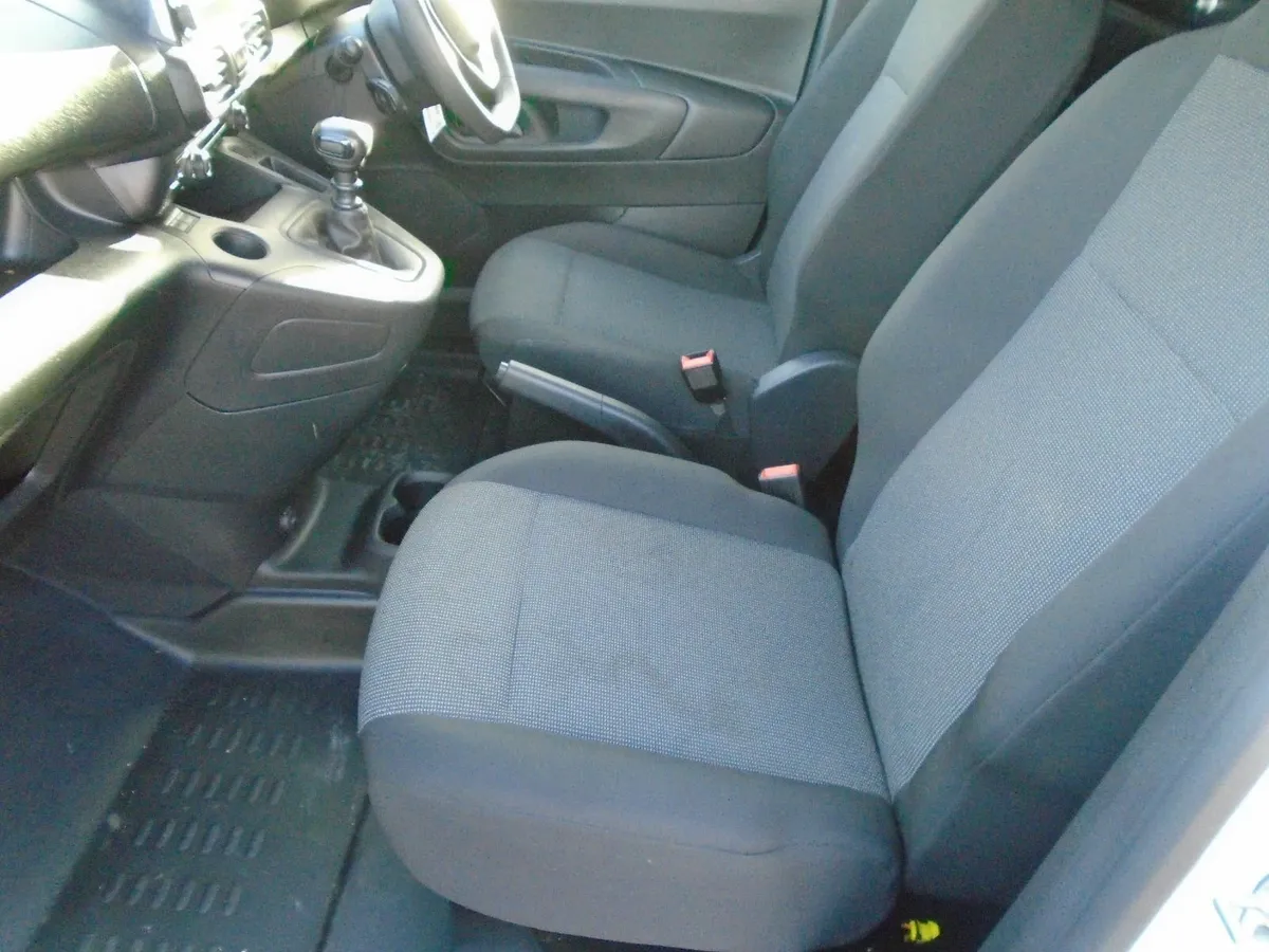 2024 Peugeot Partner PROFESSIONAL 100HP - Image 4