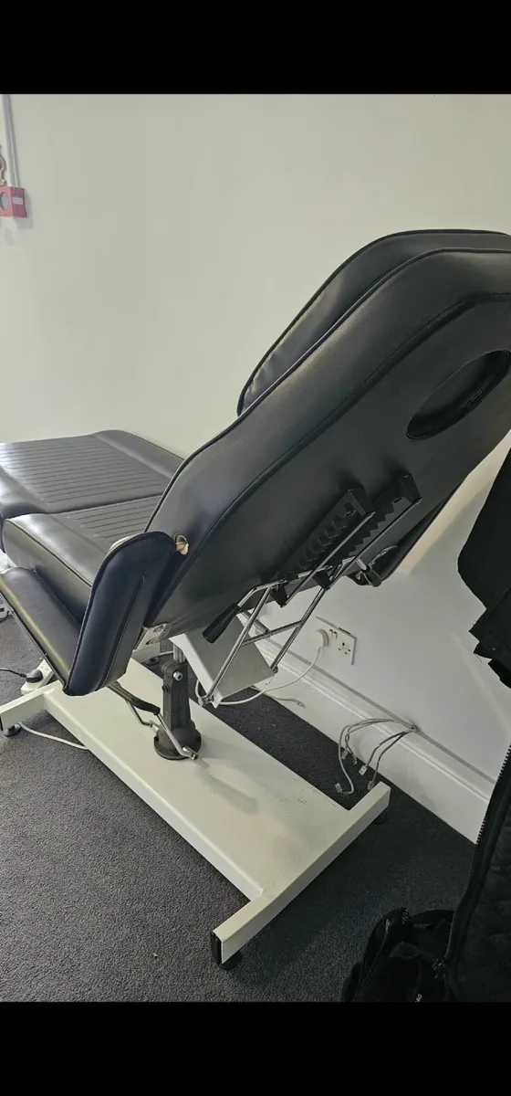Tattoo / Massage/ Beautician Bed - Image 2
