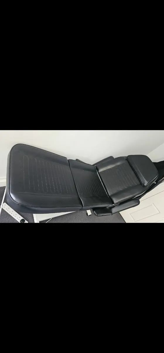 Tattoo / Massage/ Beautician Bed - Image 3