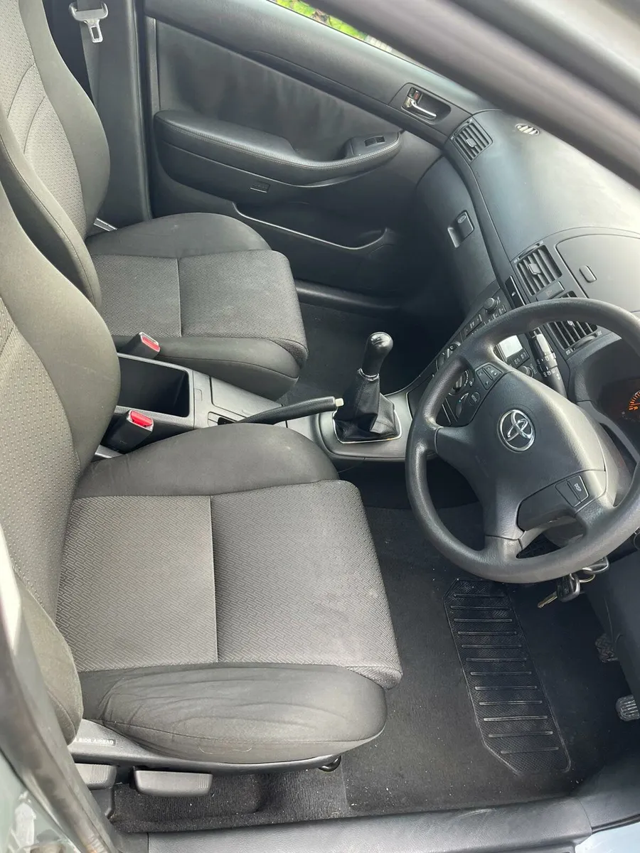 Toyota avensis - Image 3