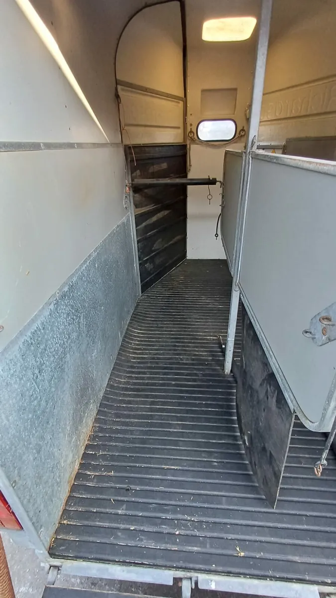 Horse Trailer - Image 2