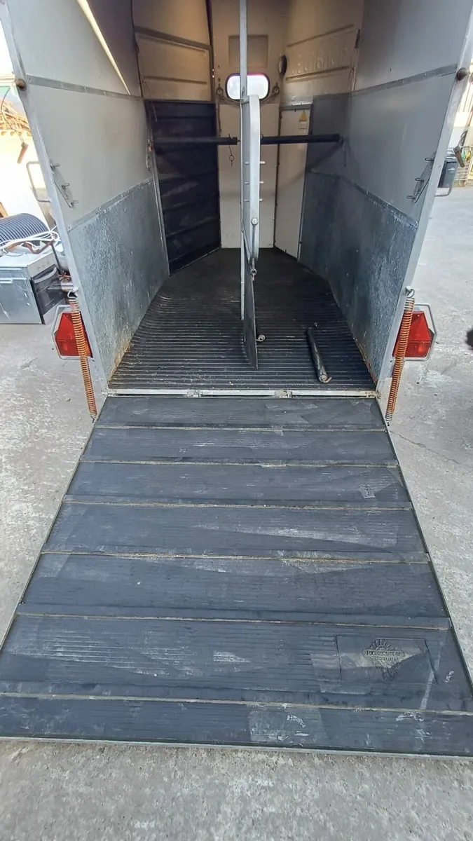 Horse Trailer - Image 3