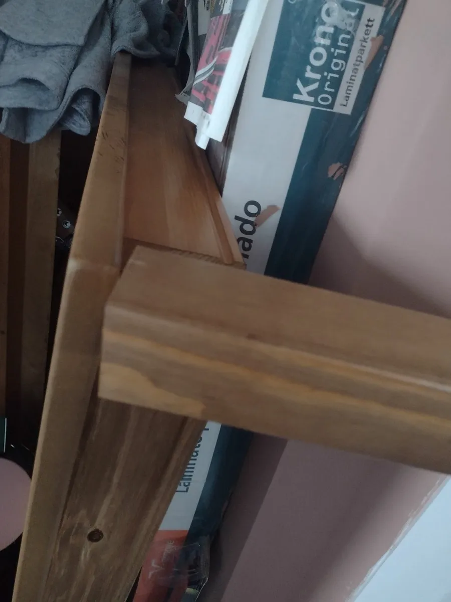 Barely used solid Pine dining table - Image 4