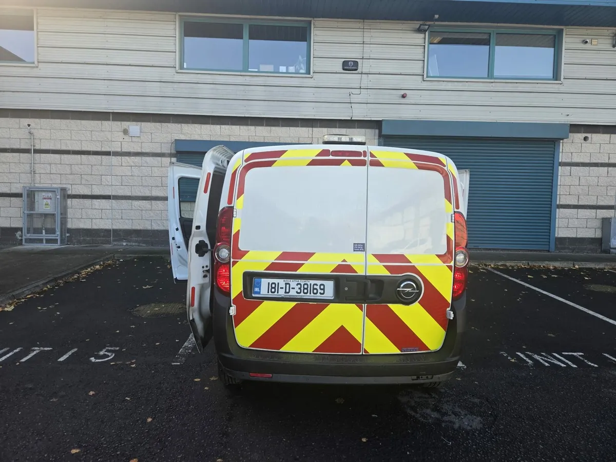 2018 Opel combo van L1H1 2000 base 1.2 CDTI 2 2DR - Image 2