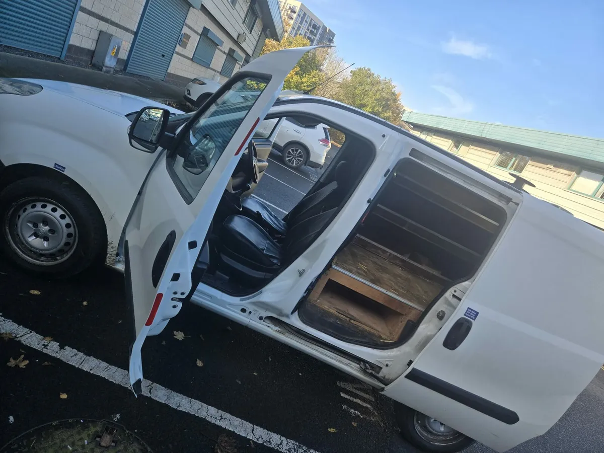 2018 Opel combo van L1H1 2000 base 1.2 CDTI 2 2DR - Image 3
