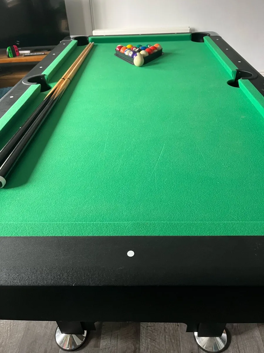 Pool table - Image 1