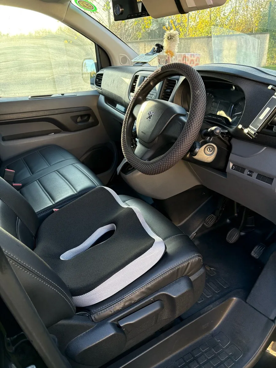 A 9 seater LWB mini bus - Image 1