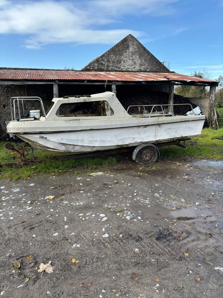 Fiberglass boat - Image 1