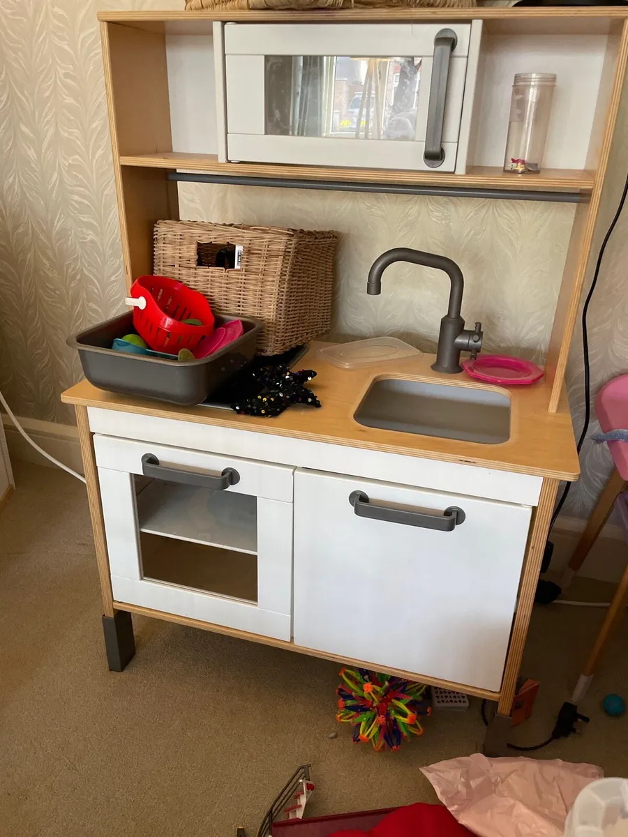 Play kitchen